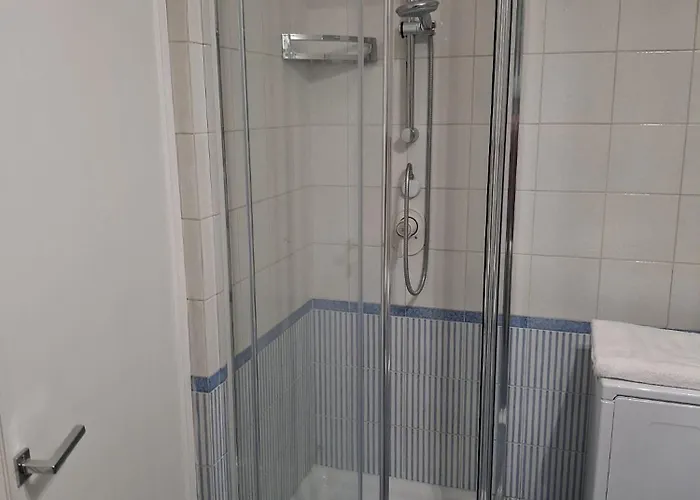 Fleming Hill - Free Private Parking & Garden Apartment Rom
